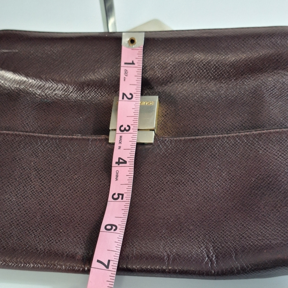 Louis Vuitton Taiga Selenga Pochette Grizzli - Picture 10 of 12